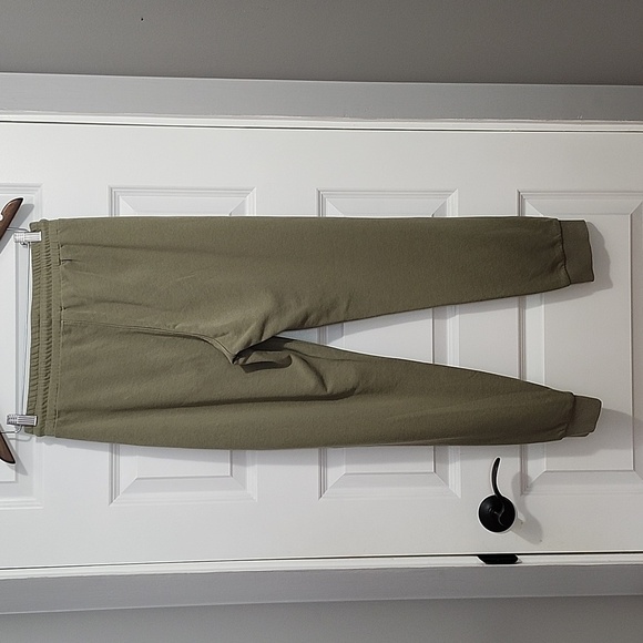 NWOT HEARTLOOM Edite olive high waisted joggers - Picture 6 of 10